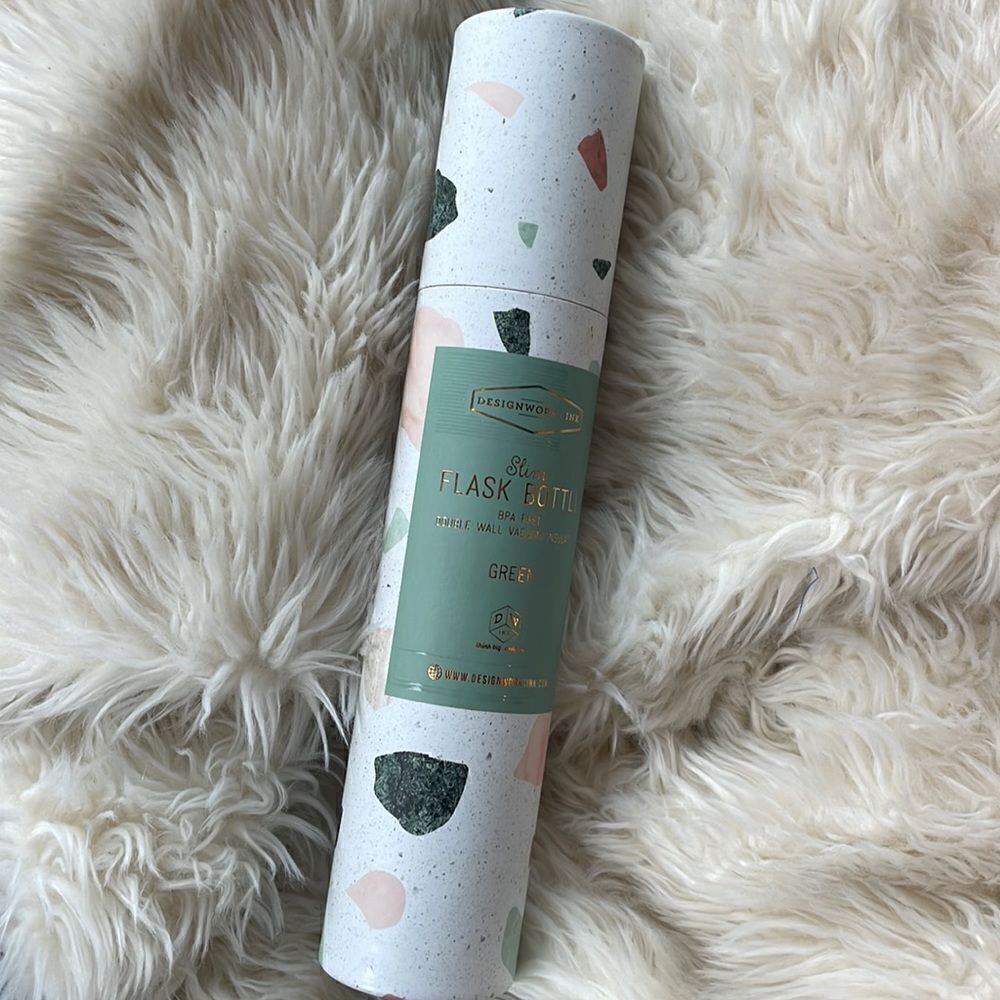 Design works Ink Slim Flask Bottle green new with tags great for brining with!
